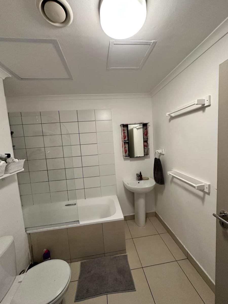 To Let 1 Bedroom Property for Rent in Woodstock Western Cape